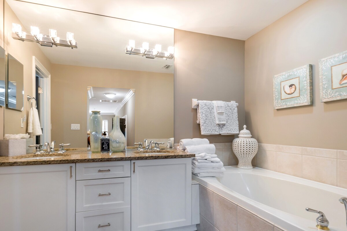 Photo 13 of Old Naples Walk to 5th Ave 4 Bedrm 5 bath home MONTHLY DISCOUNT