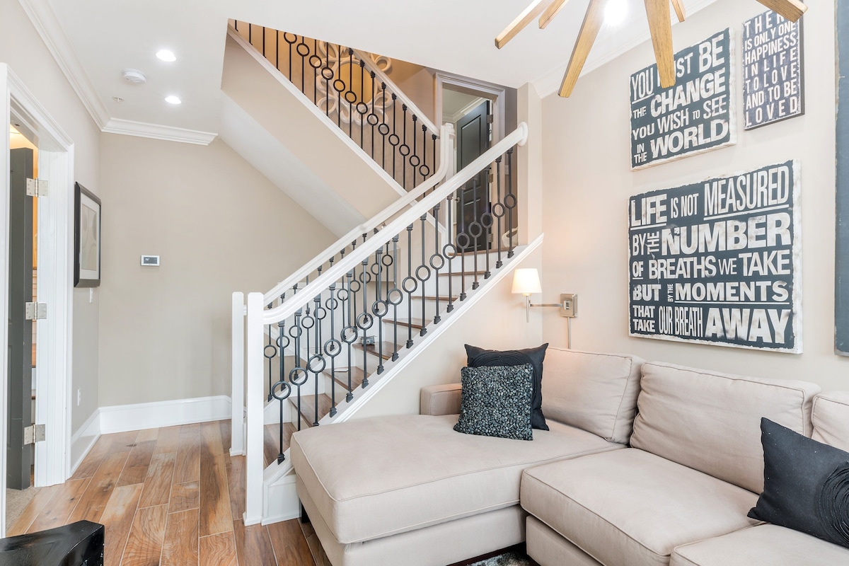 Photo 8 of Old Naples Walk to 5th Ave 4 Bedrm 5 bath home MONTHLY DISCOUNT