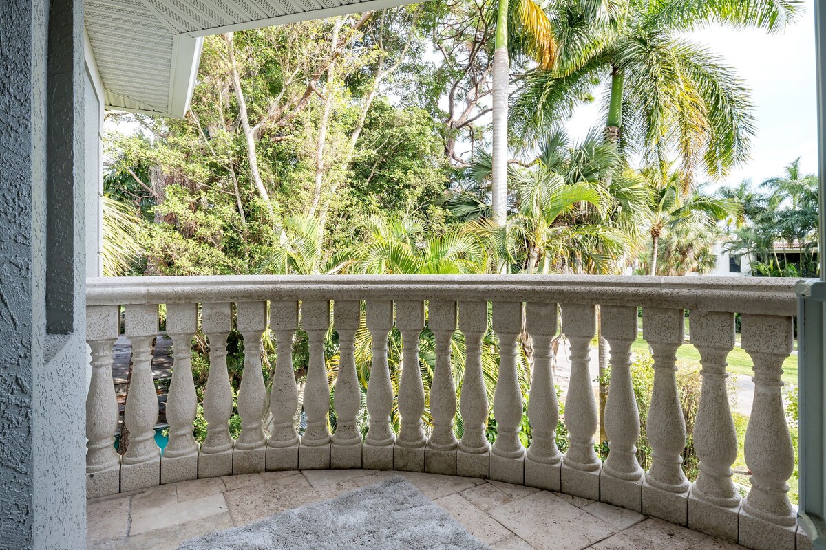 Photo 19 of Old Naples Walk to 5th Ave 4 Bedrm 5 bath home MONTHLY DISCOUNT