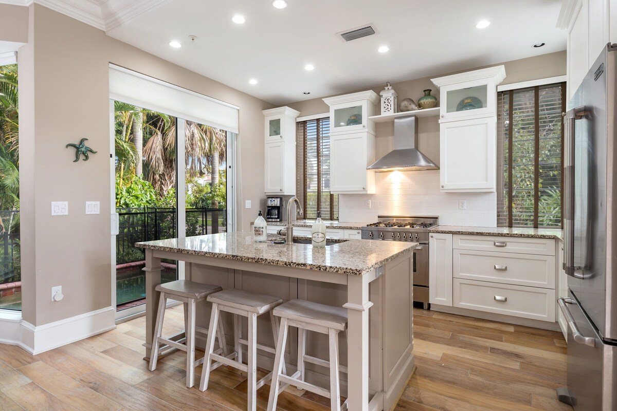 Photo 6 of Old Naples Walk to 5th Ave 4 Bedrm 5 bath home MONTHLY DISCOUNT