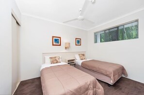 2 chambres, fer et planche à repasser, accès au Wi-Fi (inclus)