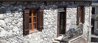 Pleasant bright one-bedroom apartment, in the heart of the Argeles-Gazost valley.