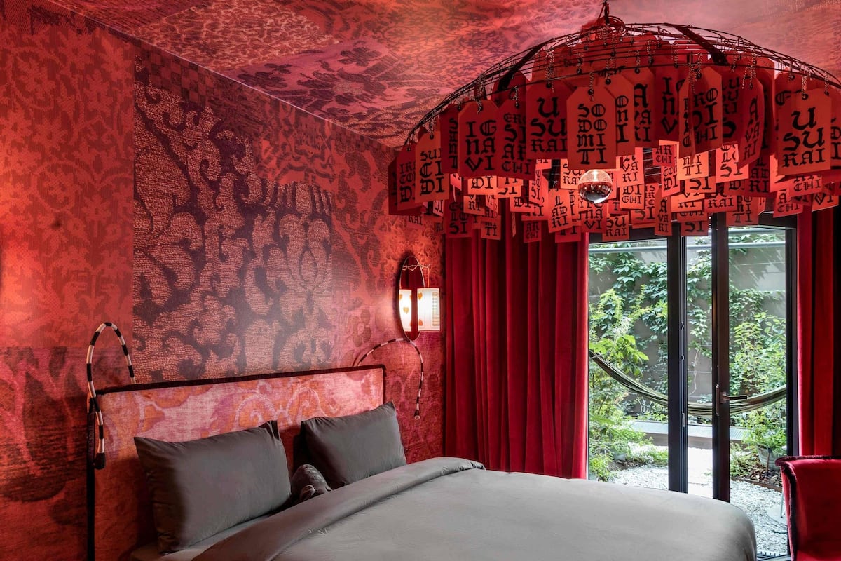 Large Rosso with private Garden | Premium bedding, down duvets, free minibar, in-room safe