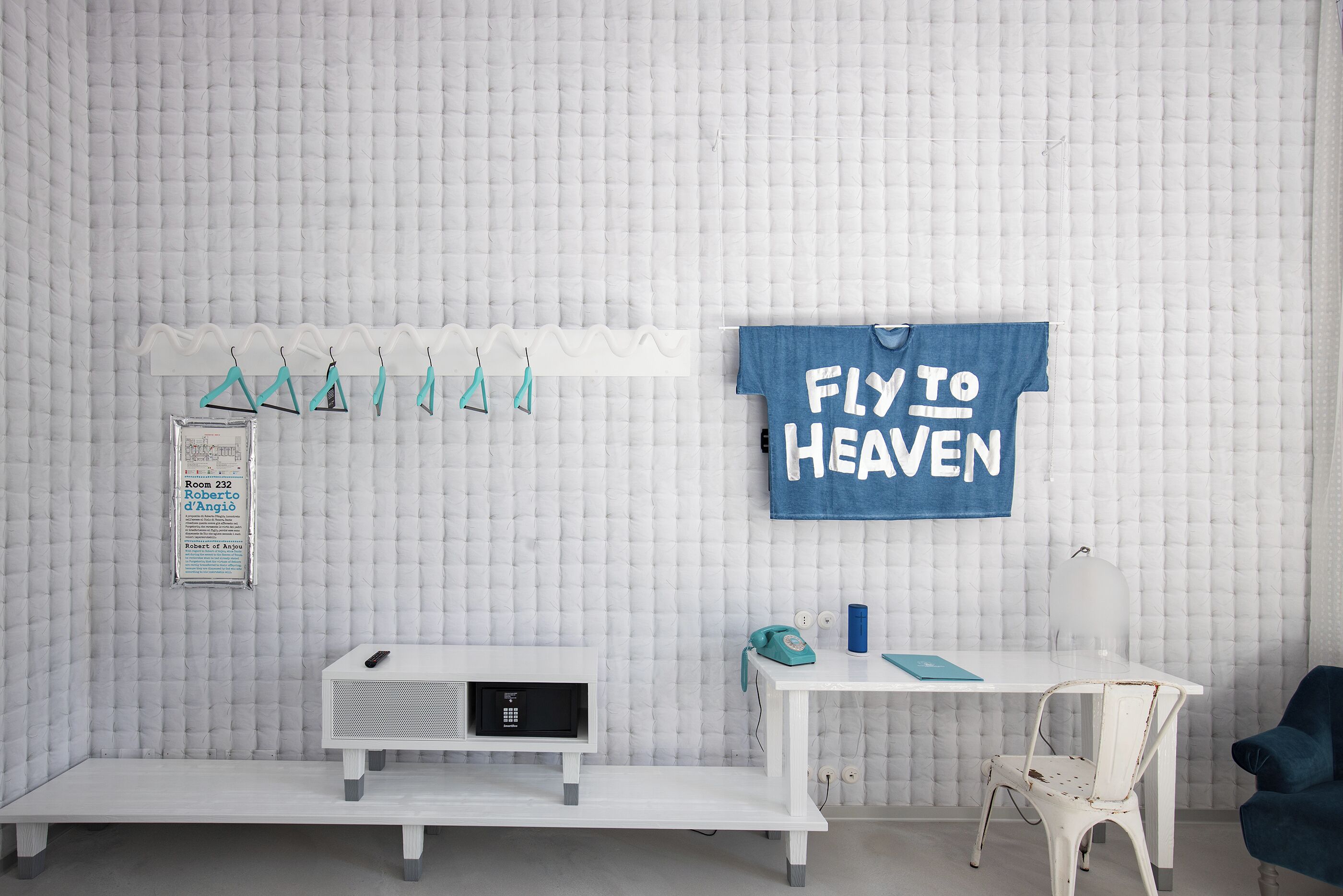 gigantic | living area | smart tv