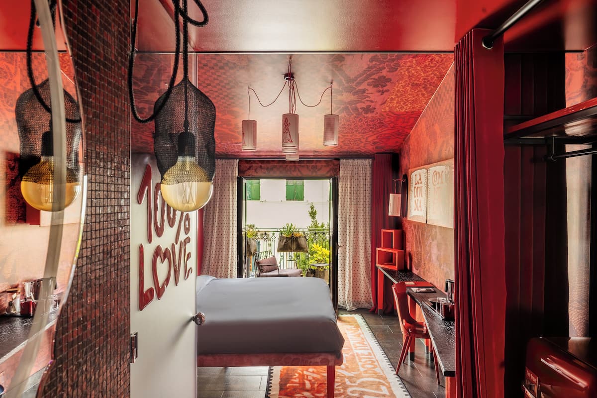 Medium Rosso with Balcony