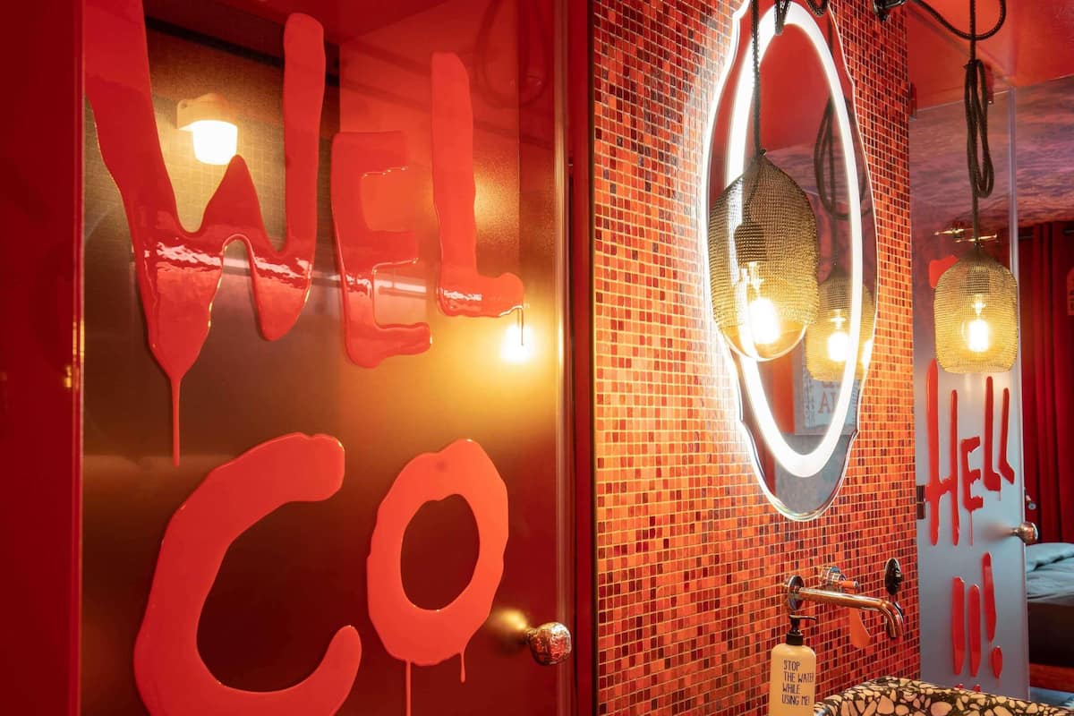 Literie de qualité, couette en duvet, articles de minibar gratuits