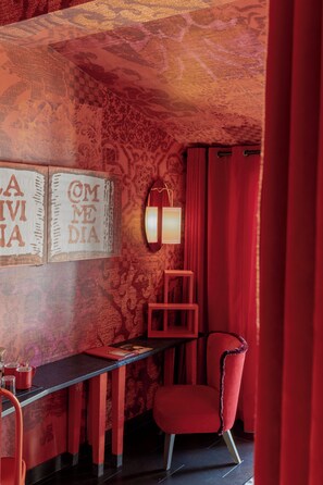 Luxe beddengoed, donsdekens, een gratis minibar, een kluis op de kamer