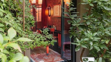 Large Rosso with private Garden | Balcony