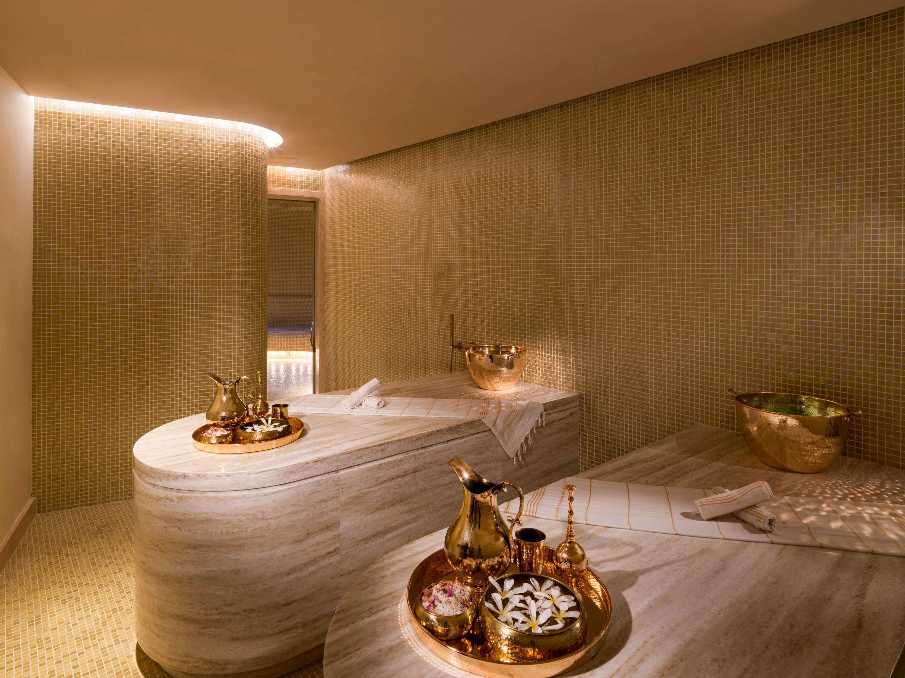 Couples treatment rooms, sauna, hot tub, steam room, Turkish bath
