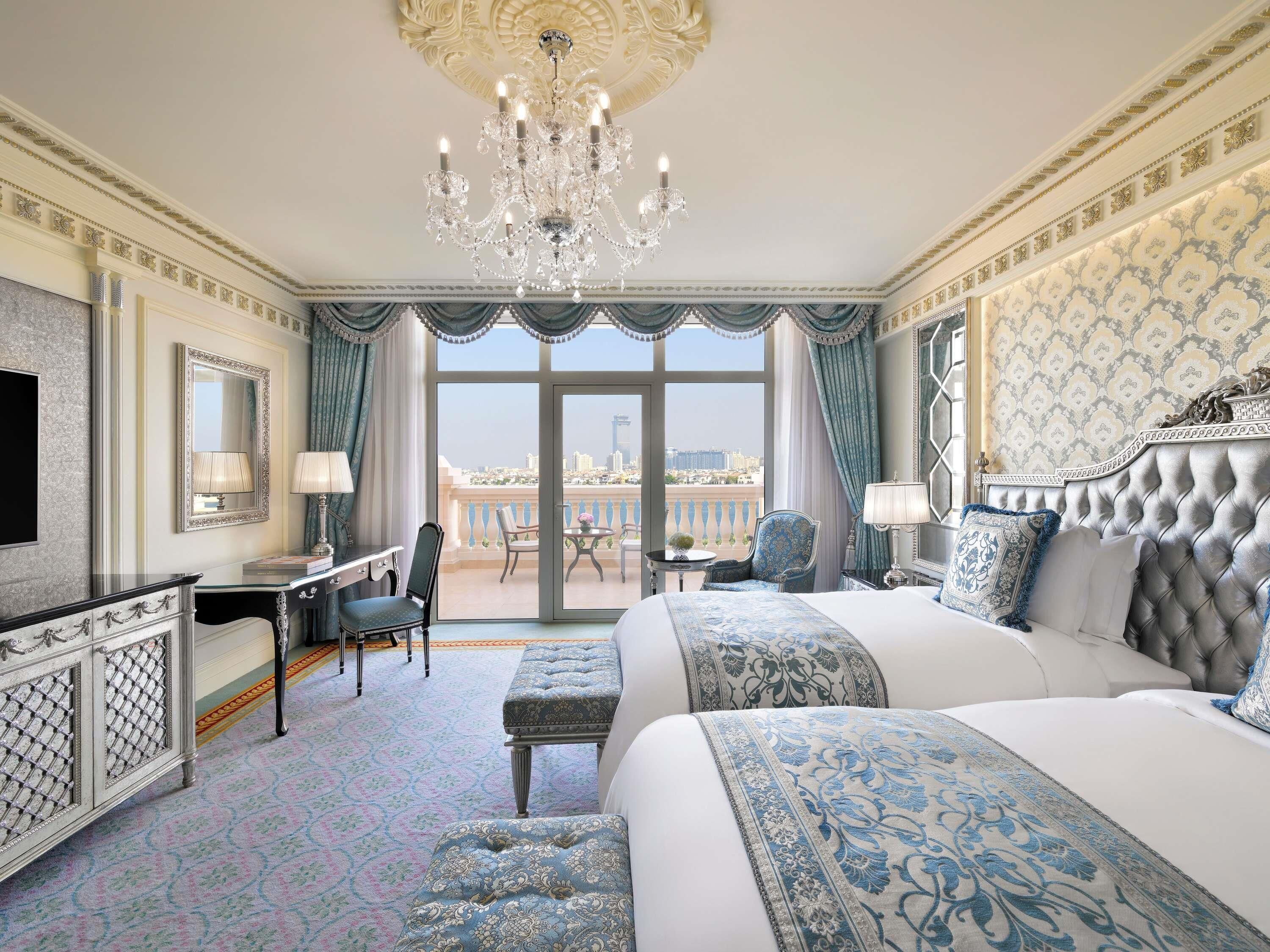 Premier Palm Room, Balcony | Hypo-allergenic bedding, down comforters, memory foam beds, minibar