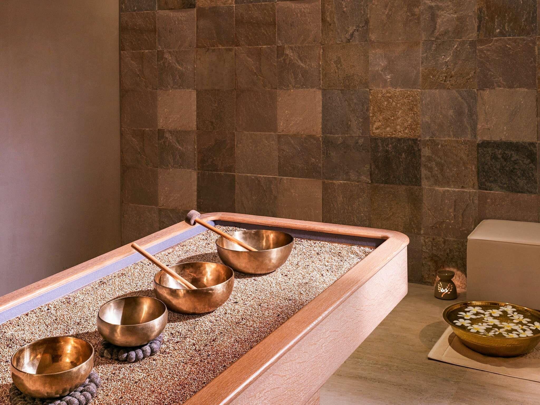 Couples treatment rooms, sauna, hot tub, steam room, Turkish bath