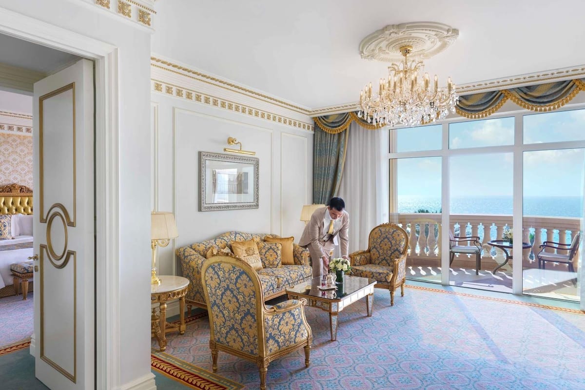 Signature Suite Ocean, Balcony, Club Lounge Access | Hypo-allergenic bedding, down duvets, memory-foam beds, minibar
