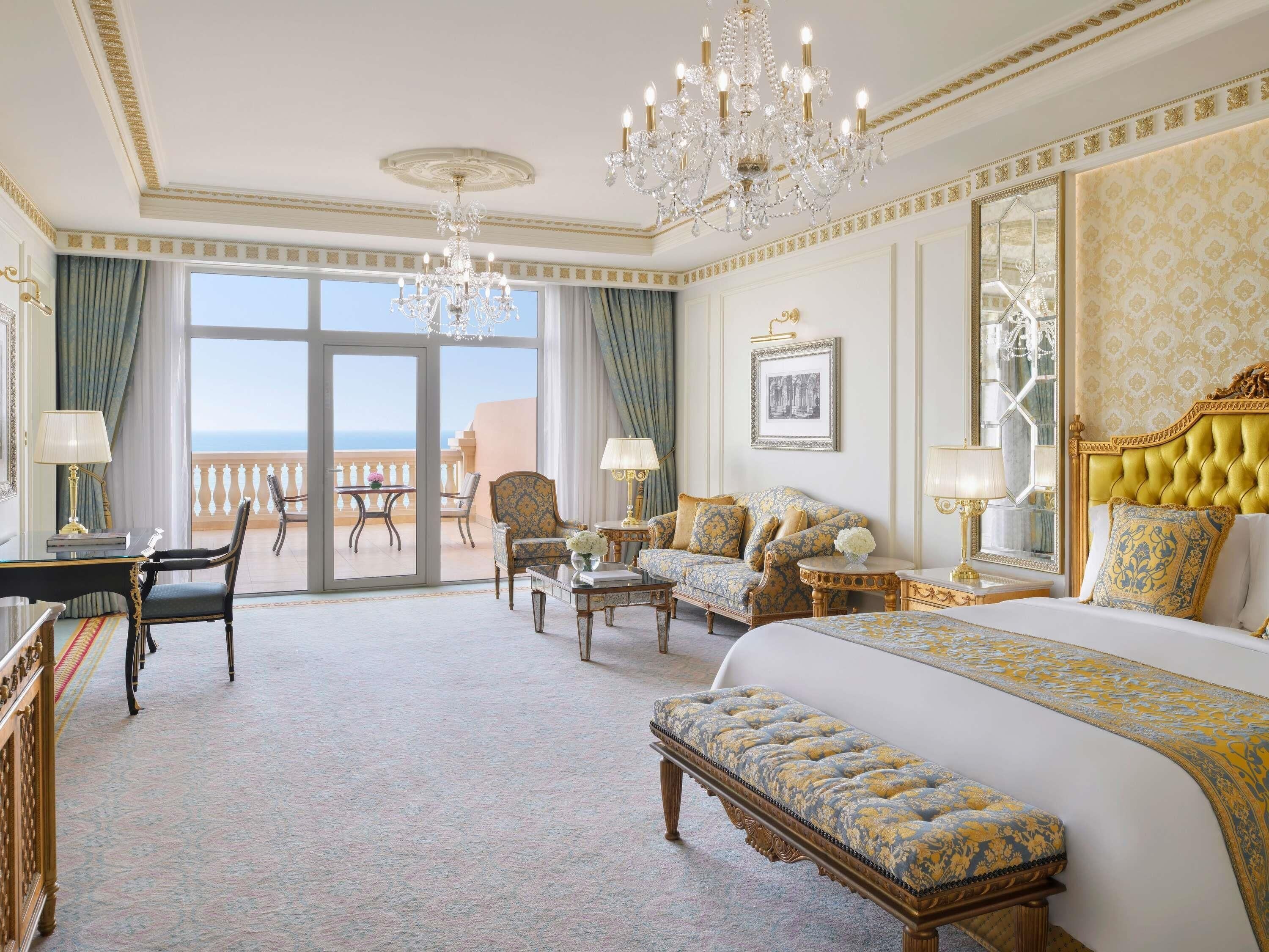 尊贵客房, 阳台, 海洋景观 | 防过敏的被褥、羽绒被、记忆海绵床垫、迷你吧