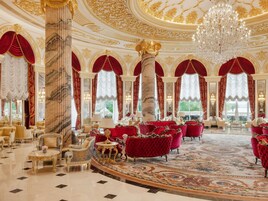4 restaurants; lunch, dinner, and brunch served