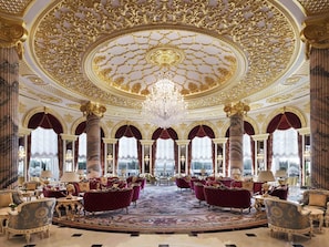 Bar (on property) - Raffles The Palm (Dubai)