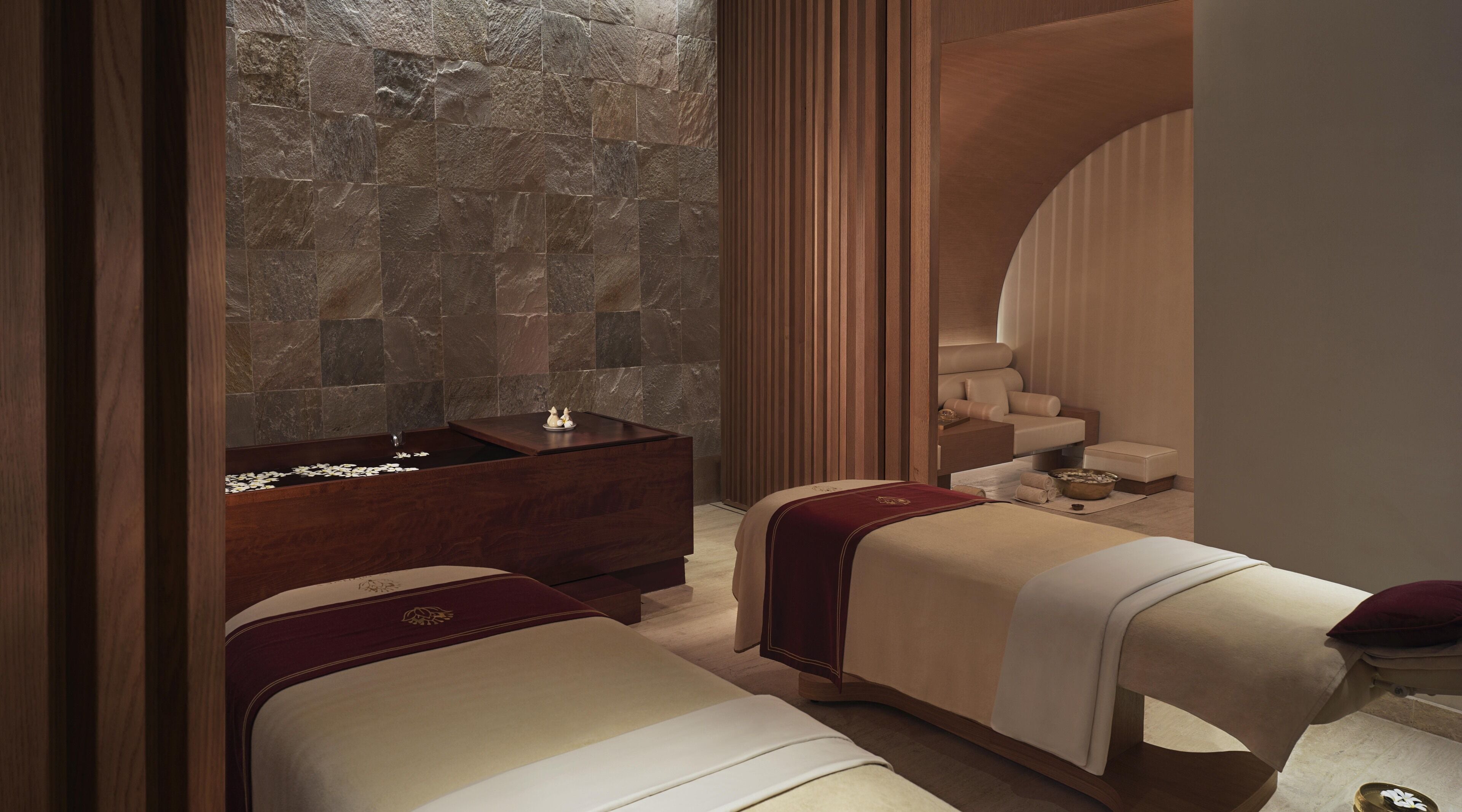 Couples treatment rooms, sauna, hot tub, steam room, Turkish bath