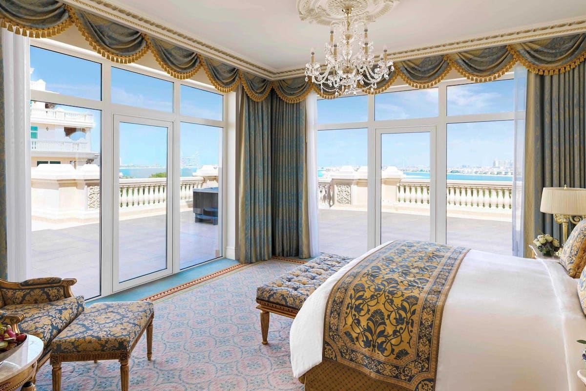 Premium-rum - 1 kingsize-sÀng - terrass | Allergitestade sÀngklÀder, duntÀcken, memory foam-madrasser och minibar