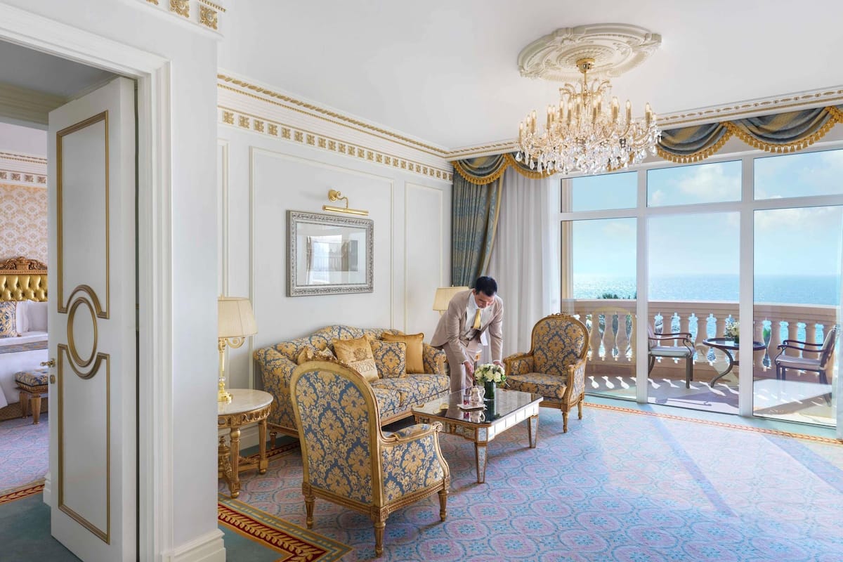 Signature Suite Ocean, Balcony, Club Lounge Access | Hypo-allergenic bedding, down comforters, memory foam beds, minibar