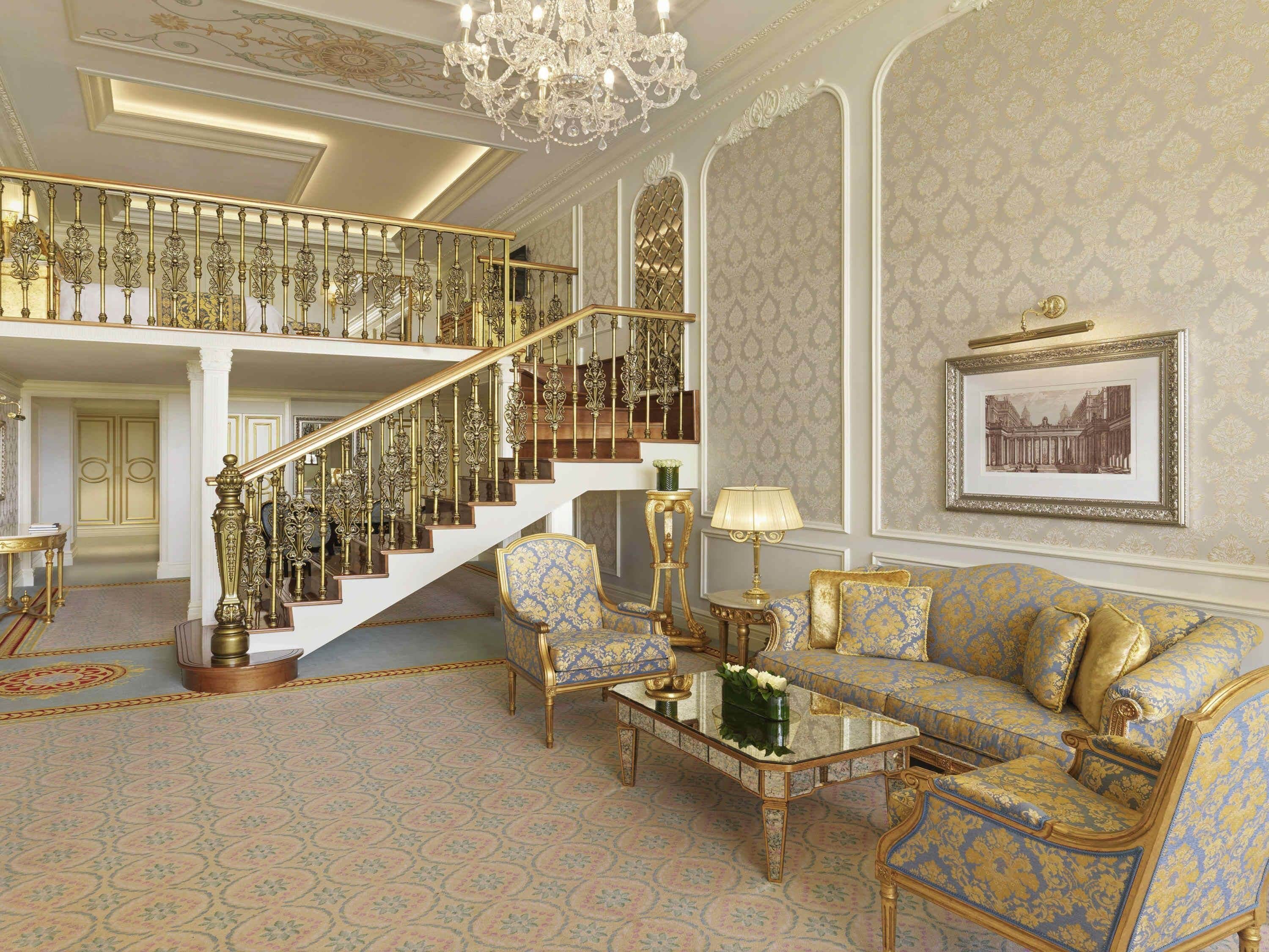 Suite, Club Lounge Access (Duplex) | Hypo-allergenic bedding, down comforters, memory foam beds, minibar