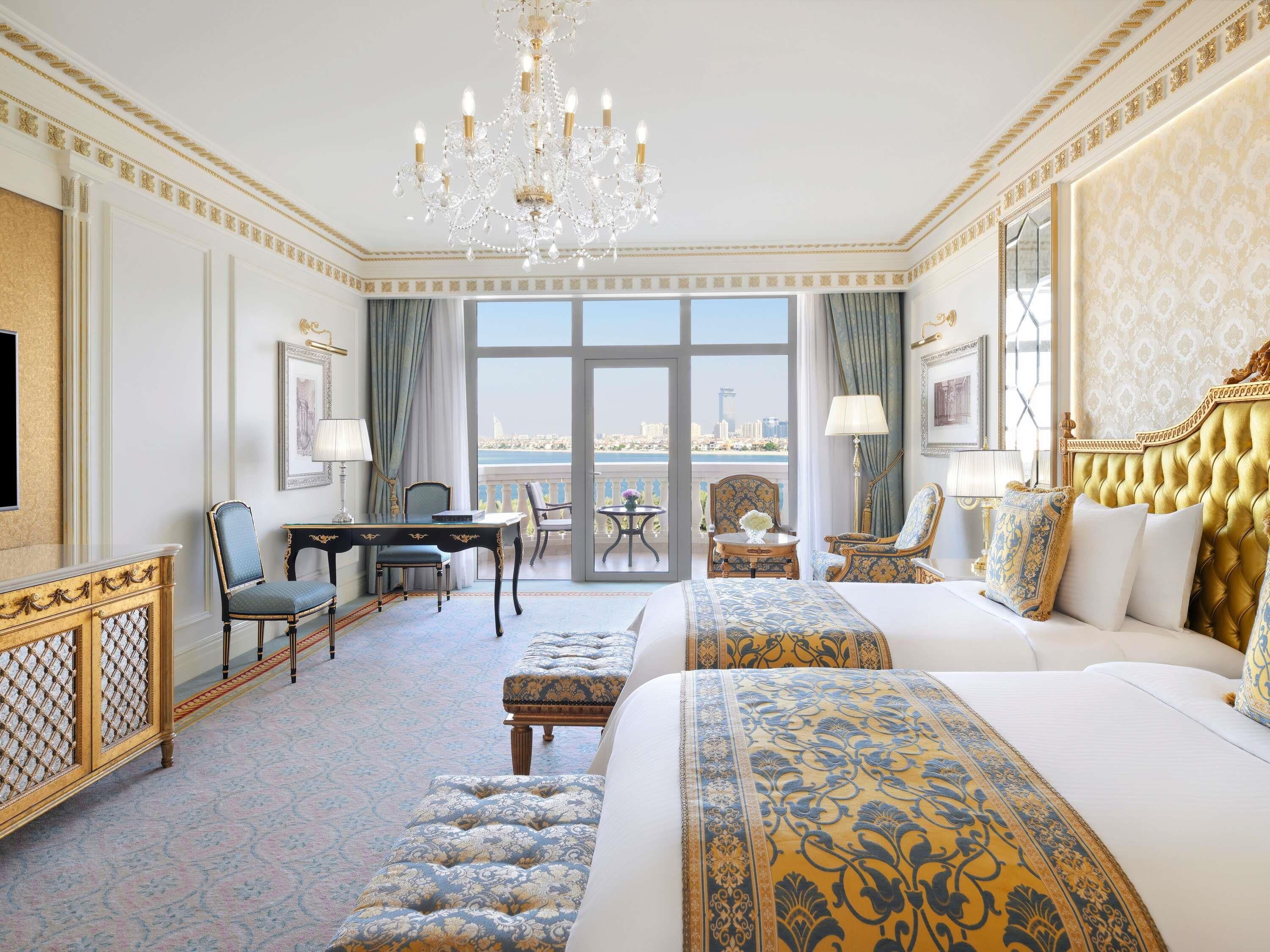 Premier Palm Room, Balcony | Hypo-allergenic bedding, down comforters, memory foam beds, minibar