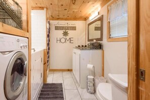 Bathtub, towels