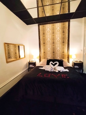 1 chambre, bureau, fer et planche à repasser, accès au Wi-Fi (inclus)
