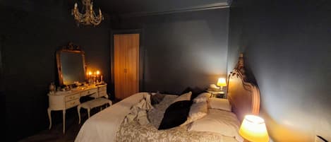 1 camera, una scrivania, ferro/asse da stiro, Wi-Fi gratuito