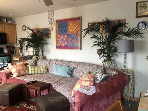 Smart TV, offices - PRIVATE//QUITE /COZY / / OCEAN VIEW / COUPLES GETAWAY. WALK TO FOOD & LIVE MUSIC (Kitty Hawk)