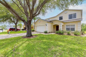 Exterior - Beautiful, spacious 5 bed villa with sunny private pool, overlooking conservation land (Davenport)
