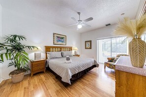 5 bedrooms, iron/ironing board, free WiFi, bed sheets - Beautiful, spacious 5 bed villa with sunny private pool, overlooking conservation land (Davenport)
