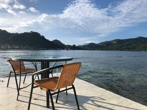Outdoor dining - Casa Frente al Mar - Isla Grande (Provincia de Colón)