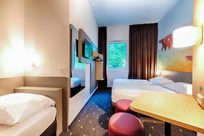 Triple Room | 1 bedroom, hypo-allergenic bedding, desk, blackout drapes