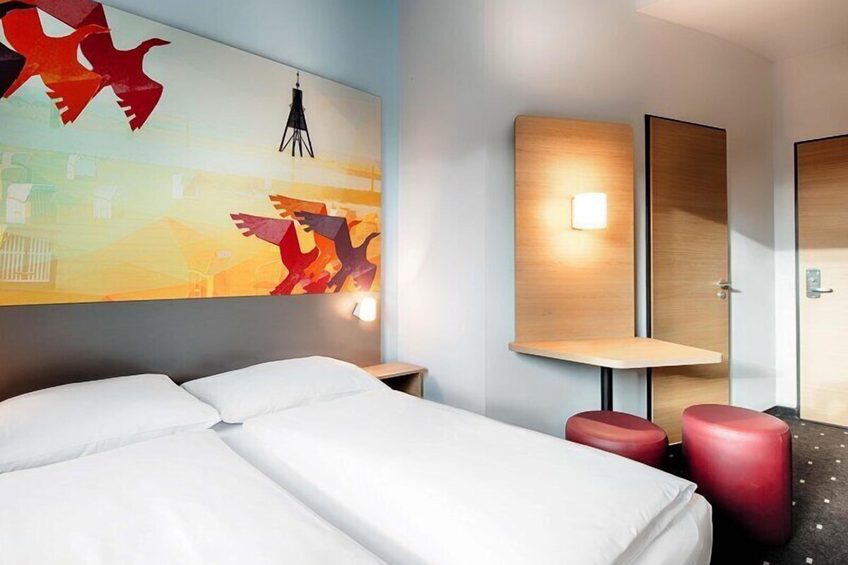 Double Room | Hypo-allergenic bedding available, desk, blackout drapes, soundproofing