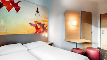 Quarto casal | Roupas de cama antialérgicas, escrivaninha, cortinas blackout