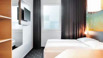 Double Room | Hypo-allergenic bedding available, desk, blackout drapes, soundproofing
