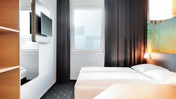 Doppelzimmer | Allergikerbettwaren, Schreibtisch, Verdunkelungsvorhänge