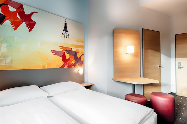 Double Room | Hypo-allergenic bedding, desk, blackout drapes, soundproofing