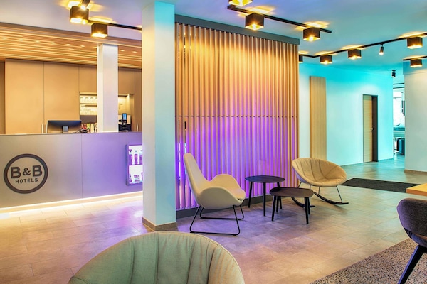 Allergitestet sengetøy, skrivebord, blendingsgardiner og lydisolert