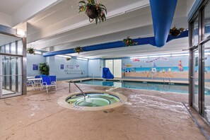 Inomhuspool och utomhuspool