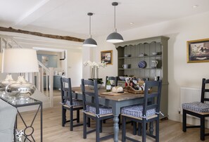 Dining - Located at the end of a private, tree lined drive, Cats Abbey Cottage. (Northleach)