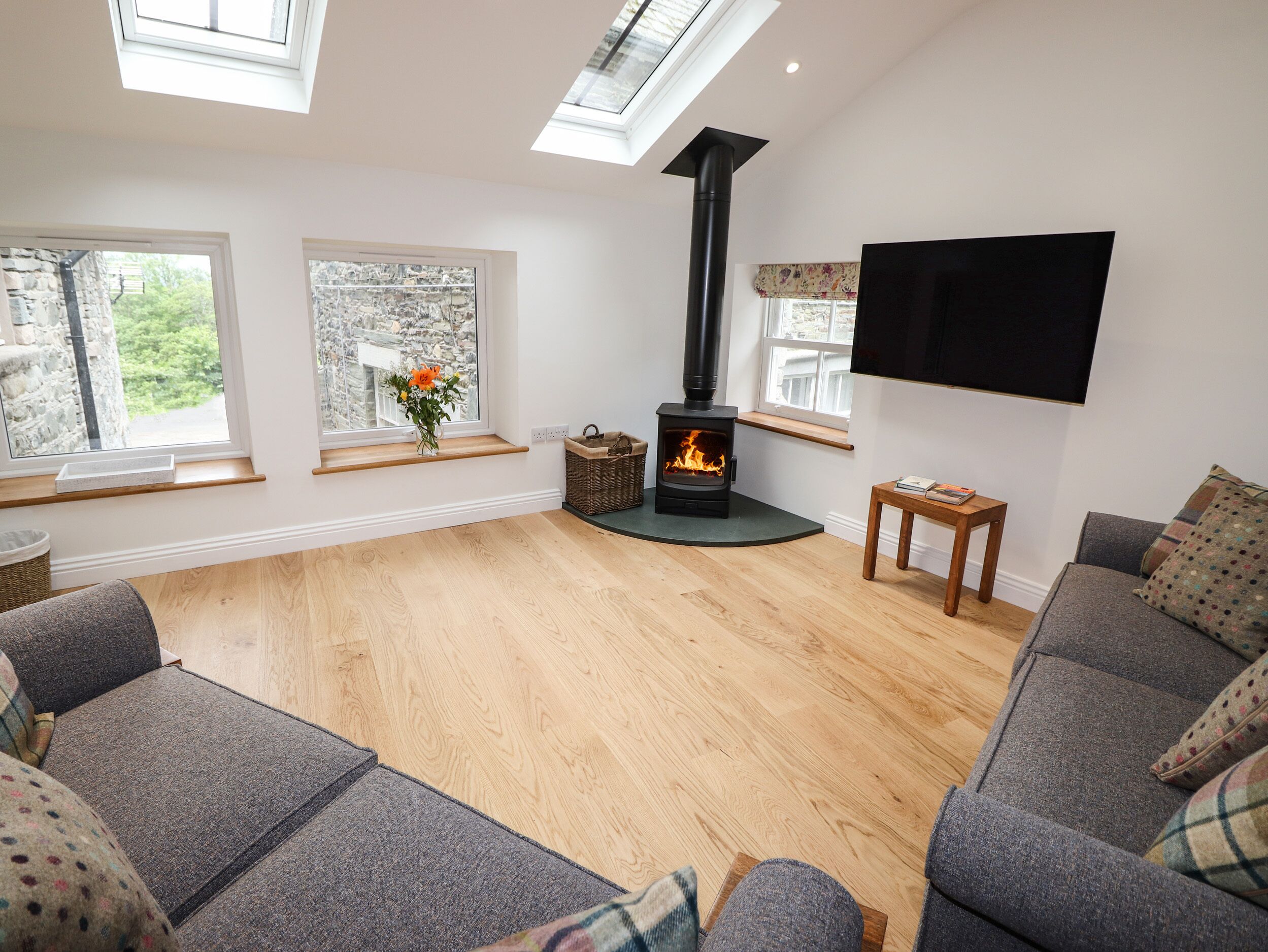 Cottage | Living room | Fireplace