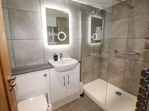 Cottage | Bathroom