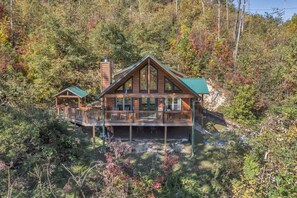 Exterior - Relax in the Smoky Mountains: Hot Tub, Firelight & Scenic Vistas (Gatlinburg)