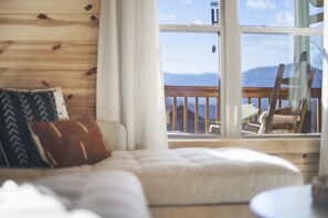 Fernseher, Kamin, Tischfußball