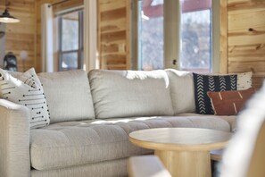 電視、壁爐、足球機