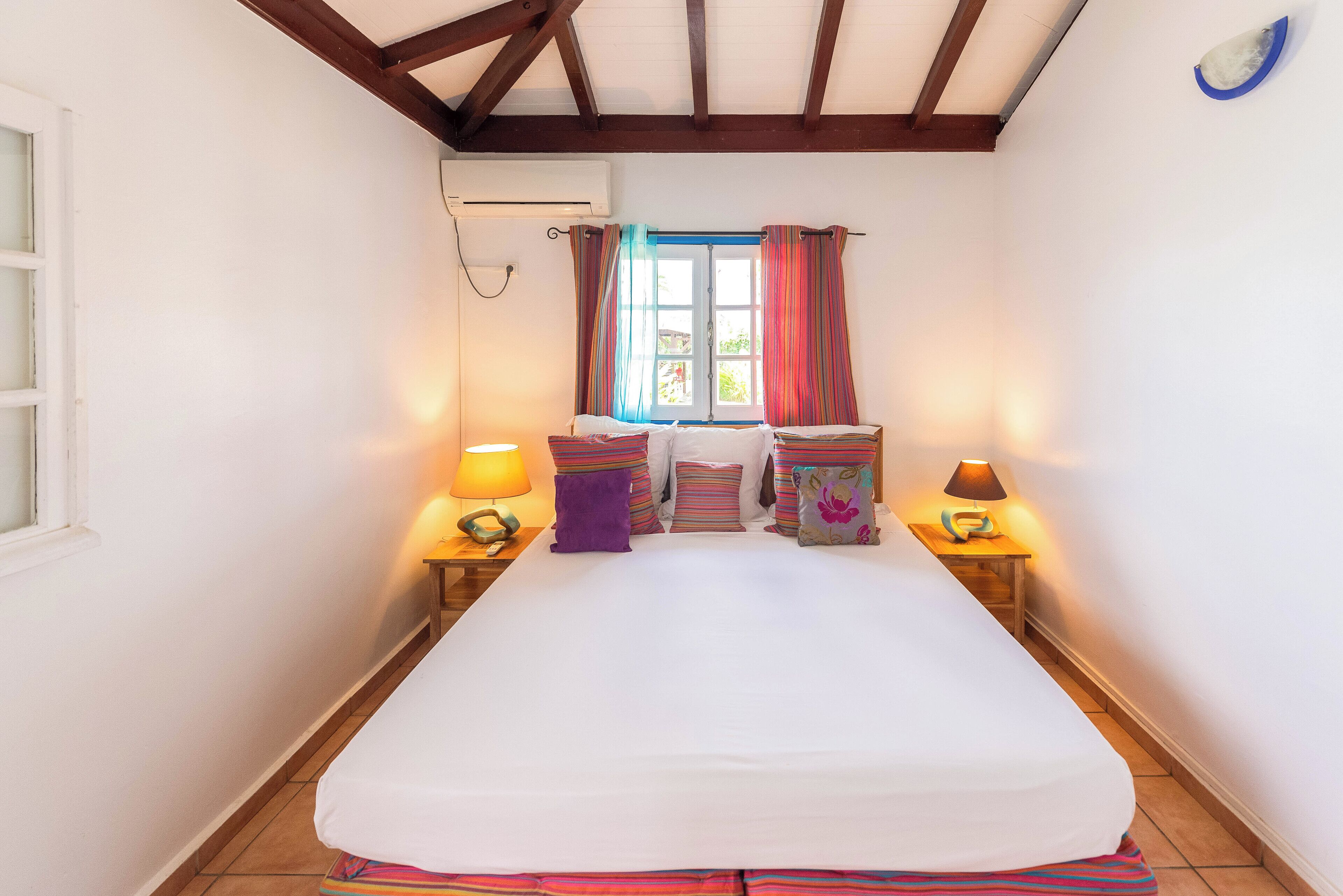 1 habitación, tabla de planchar con plancha, wifi y ropa de cama 