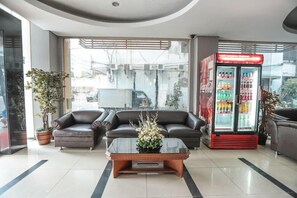 Lobby - OYO 172 Gunung Sahari 12 Residence (Jakarta)