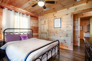 2 Schlafzimmer, Schreibtisch, Bügeleisen/Bügelbrett, kostenloses WLAN