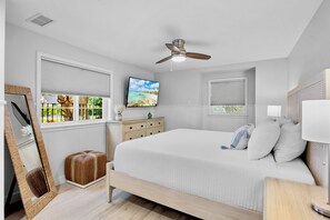 A bedroom with a bed, a ceiling fan, a TV, a dresser, and a window with blinds. - Luxury Pool and Rooftop Deck, Walk to Siesta Key Beach and Village! - Casa Siest (Siesta Key)