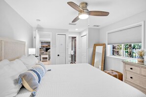 Room - Luxury Pool and Rooftop Deck, Walk to Siesta Key Beach and Village! - Casa Siest (Siesta Key)